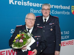 FW-RD: Jahreshauptversammlung Kreisfeuerwehrverband Rendsburg-Eckernförde - 5 Kameraden bekamen das Deutsche Feuerwehr Ehrenkreuz verliehen.