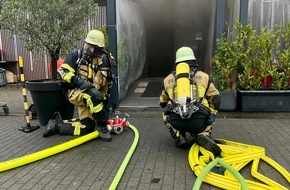 Feuerwehr Essen: FW-E: Brand in Lüftungsanlage eines Restaurants - Lokal stark verraucht
