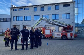 Polizei Mettmann: POL-ME: Gemeinsame Pressemitteilung der Kreispolizeibehörde Mettmann und der Feuerwehr Velbert: Polizei und Feuerwehr verstärken Zusammenarbeit - Velbert - 2211119