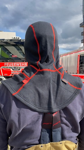 FW-Langenfeld: Neue Dienstkleidung für die Feuerwehr