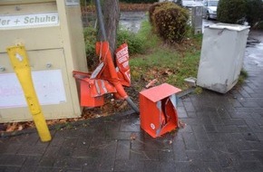 Polizei Rhein-Erft-Kreis: POL-REK: 211202-2: Zeitungsautomat komplett zerstört und Straßenschild beschädigt