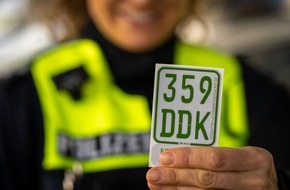Polizeiinspektion Lüneburg/Lüchow-Dannenberg/Uelzen: POL-LG: ++ "Kleben statt schrauben!" - Neues Versicherungskennzeichen ab 01. März 2022 notwendig - "aus blau wird grün" ++ ... gilt u.a. für Mofas und Mopeds, E-Scooter, S-Pedelecs, ...