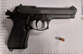 Bundespolizeidirektion Sankt Augustin: BPOL NRW: Bewaffneter Mann am Bochumer Hauptbahnhof gestellt - Bundespolizei beschlagnahmt Schreckschusswaffe