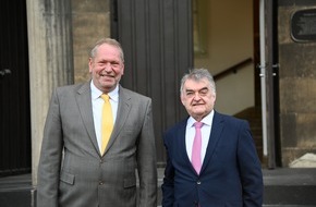 Polizei Essen: POL-E: Essen: Benefizkonzert des Landespolizeiorchesters NRW mit dem Sänger Oliver Schmitt zugunsten Adveniat in der Kirche St. Getrud