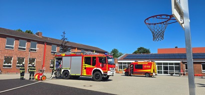 FW-WRN: Räumungsübung an der Uhlandgrundschule: Freiwillige Feuerwehr Werne trainiert den Ernstfall mit rund 470 Schülern