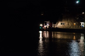 FW-RD: Havarie eines Segelbootes im Nord-Ostsee-Kanal Im Nord-Ostsee-Kanal, höhe KM 60 (Rendsburg, Kanalufer), kam es Heute (08.08.2020) zu einer Havarie.