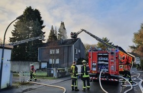 Feuerwehr Dortmund: FW-DO: 05.06.2020 - FEUER IN APLERBECK Dachstuhlbrand in einem Zweifamilienhaus