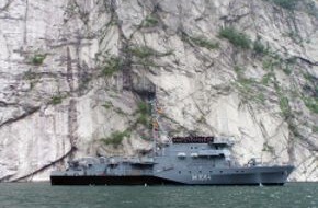 Presse- und Informationszentrum Marine: Minenjagdboot "Grömitz" im NATO-Verband unterwegs Richtung Mittelmeer (BILD)
