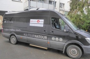 Kreispolizeibehörde Rhein-Kreis Neuss: POL-NE: Schwarzer Mercedes Bus eines Touristik-Unternehmens gestohlen - Polizei fahndet und sucht Zeugen (Fotos anbei)