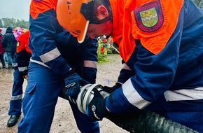 Feuerwehr Bergisch Gladbach: FW-GL: Jahresabschlussübung der Jugendfeuerwehr Bergisch Gladbach