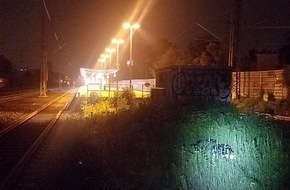 Bundespolizeidirektion Sankt Augustin: BPOL NRW: Zug überfährt Elektroroller - Bundespolizei ermittelt wegen gefährlichem Eingriff in den Bahnverkehr