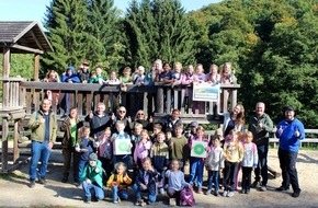 MineralBrunnen RhönSprudel Egon Schindel GmbH: Presseinformation: RhönSprudel spendet 2.500 Euro an den Wildpark Gersfeld