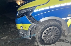 Kreispolizeibehörde Märkischer Kreis: POL-MK: Unfallfahrer rammt Streifenwagen