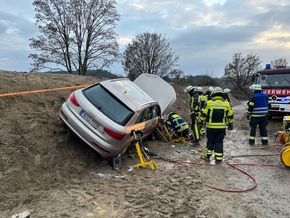 KFV Bodenseekreis: Verkehrsunfall: Feuerwehr befreit Fahrerin aus Zwangslage