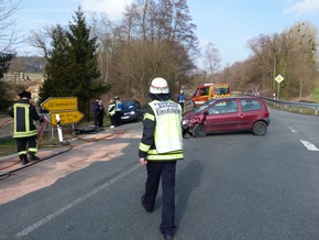 FW-DT: Verkehrsunfall mit zwei verletzten Personen