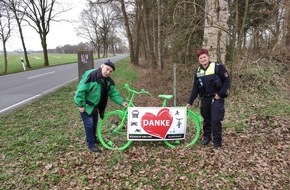 Polizeiinspektion Verden / Osterholz: POL-VER: ++ Gemeinsame Aktion von Verkehrswacht Osterholz und Polizeiinspektion Verden/Osterholz: Grüne Fahrräder am Straßenrand ++