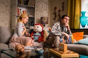 SAT.1: Flotter Dreier mit Puppe: Die SAT.1-Komödie "Meine allerschlimmste Freundin" mit Tom Beck, Laura Berlin und der voll animierten Puppe Bella am 17. März 2015 um 20:15 Uhr