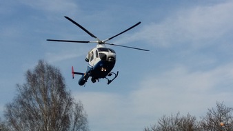 Polizeiinspektion Hameln-Pyrmont/Holzminden: POL-HM: Sprengung eines Geldautomaten - Täter flüchten mit Motorroller - Polizeihubschrauber zur Fahndung eingesetzt