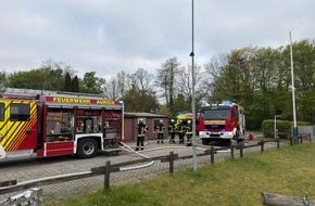 Freiwillige Feuerwehr Aurich: FW-AUR: Parzelle in Flammen