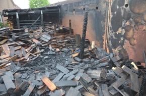 Polizeiinspektion Wilhelmshaven/Friesland: POL-WHV: Brand eines Holzunterstands in Wilhelmshaven - aufmerksamer Zeuge reagierte schnell und konnte Schlimmeres verhindern