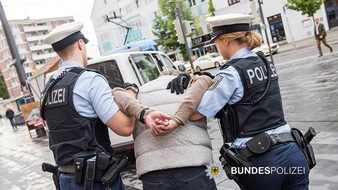 Bundespolizeidirektion München: Bundespolizeidirektion München: Mehrere tätliche Angriffe gegen Rettungskräfte und Bundespolizisten