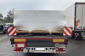 Polizeipräsidium Südosthessen: POL-OF: Polizei nimmt Tatverdächtigen fest: Ermittlungen wegen Verdacht des Raubes; Überbreiter Laster unterwegs; Seniorin mit Zetteltrick überrumpelt und mehr
