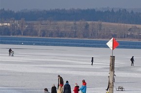 Freiwillige Feuerwehr Reichenau: FW Reichenau: Person im Eis eingebrochen, Reichenau/Gnadensee, 07.01.2026