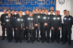 Polizeiinspektion Nienburg / Schaumburg: POL-NI: Studenten der Polizeiakademie bei der Polizei Nienburg im Praktikum -Bild im Download-