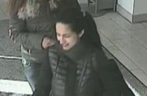 Polizeipräsidium Recklinghausen: POL-RE: Waltrop: Zwei Frauen heben mit gestohlener EC-Karte unberechtigt Bargeld ab - Öffentlichkeitsfahndung mit Foto