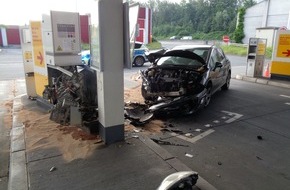 Polizei Bochum: POL-BO: Von der Autobahn auf das Tankstellengelände und gegen die Zapfsäule