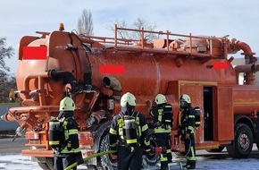 Feuerwehr Dinslaken: FW Dinslaken: LKW-Brand im Gewerbegebiet Thyssenstrasse.