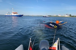 Landeswasserschutzpolizeiamt Mecklenburg-Vorpommern: LWSPA M-V: Segelkutter in der Wismarbucht gekentert - 11 Personen gerettet