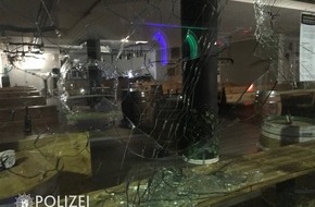 Polizeipräsidium Westpfalz: POL-PPWP: Scheibe eingeworfen