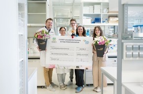 Fleurop AG: Mehr als 54.000 Euro für das Hopp-Kindertumorzentrum Heidelberg / Fleurop unterstützt Kinderkrebsforschung mit Charity-Strauß