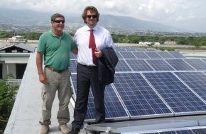 nph Kinderhilfe Lateinamerika e.V.: Solarstrom für Haiti - eine echte Alternative / Karlsruher Hilfswerk baut Solaranlage mit richtungs-weisender Technologie auf Kinderkrankenhaus