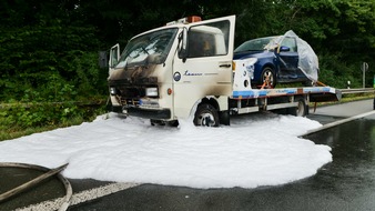 FW-DO: Fahrzeugbrand auf der B236 - Ersthelfer aus Bremen verhindern Schlimmeres