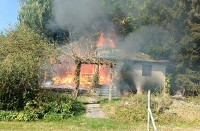 Polizeiinspektion Northeim: POL-NOM: Brand einer Gartenh&uuml;tte -Ursache bislang unbekannt