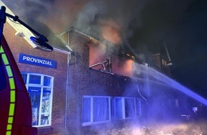 Kreisfeuerwehrverband Dithmarschen: FW-HEI: Feuer in leerstehendem Geb&auml;ude - mehrere Feuerwehren im Einsatz