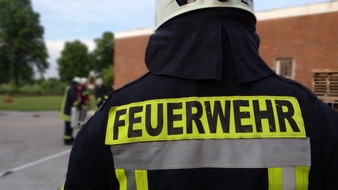 Freiwillige Feuerwehr Kalkar: Feuerwehr Kalkar: Wohnungsbrand in Grieth
