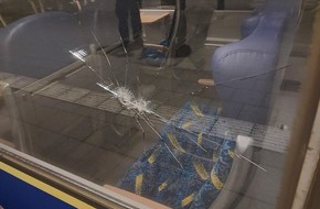 Bundespolizeiinspektion Bremen: BPOL-HB: Bundespolizei ermittelt nach Steinwürfen auf Zug