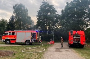 Feuerwehr Norderstedt: FW Norderstedt: Vollbrand eines kombinierten Holz- und Containerbaus an der Oadby-and-Wigston-Straße