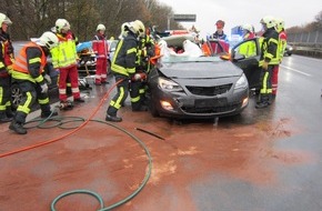 Feuerwehr Gelsenkirchen: FW-GE: Schwerer Verkehrsunfall auf BAB 2
7 Verletzte Personen, zwei Personen schwer verletzt