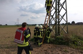 Freiwillige Feuerwehr Bedburg-Hau: FW-KLE: Hilflose Person auf Strommast