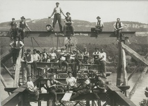 «What the Fake?» zeigt Macht und Risiken von KI-Bildern auf Social Media (Plakat-Ausstellung ab 15. Jan)