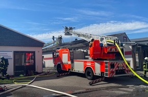 Feuerwehr Erkrath: FW-Erkrath: Firmenbrand auf der Hauptstraße