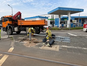 FW Weinheim: Schr&auml;ger Ampelmast f&uuml;hrt zu Einsatz an Stra&szlig;enbahntrasse