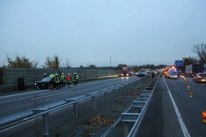 FW-WRN: Unfall auf der BAB1 mit drei PKW, Folgeeinsatz auf der Gegenspur