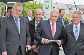 Skoda Auto Deutschland GmbH: Staatspräsident Milos Zeman und Bundespräsident Joachim Gauck zu Gast bei SKODA (FOTO)