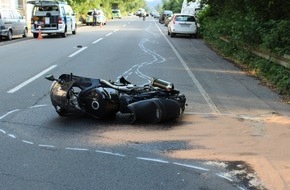 Polizei Bochum: POL-BO: Verkehrsunfall mit sechs beteiligten Fahrzeugen in Witten: Kradfahrer (43) wird schwer verletzt