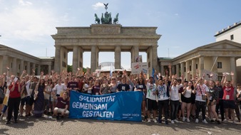Schüler Helfen Leben: Presseeinladung zum Festakt am 06.10.2022 von Schüler Helfen Leben in Berlin / Drei Jahrzehnte grenzenlose Solidarität und Engagement von Jugendlichen für Jugendliche